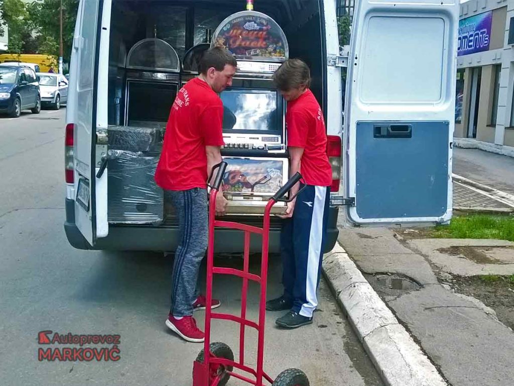 kombi za selidbu stanova, poslovnih prostora Mercedes Sprinter selidba Beograd